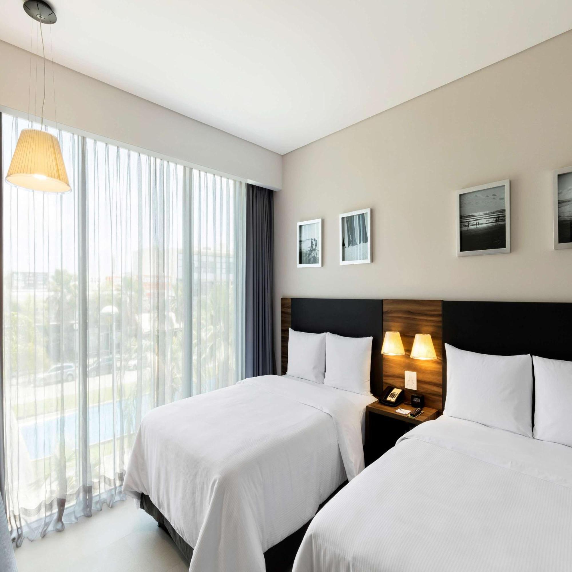 Hampton Inn By Hilton Cancun Cumbres Exterior photo