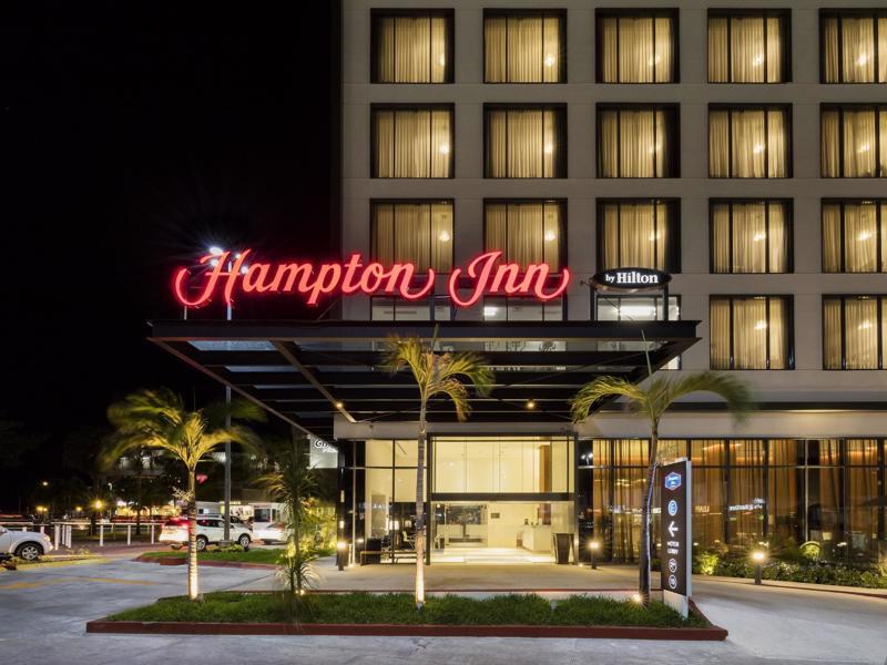 Hampton Inn By Hilton Cancun Cumbres Exterior photo