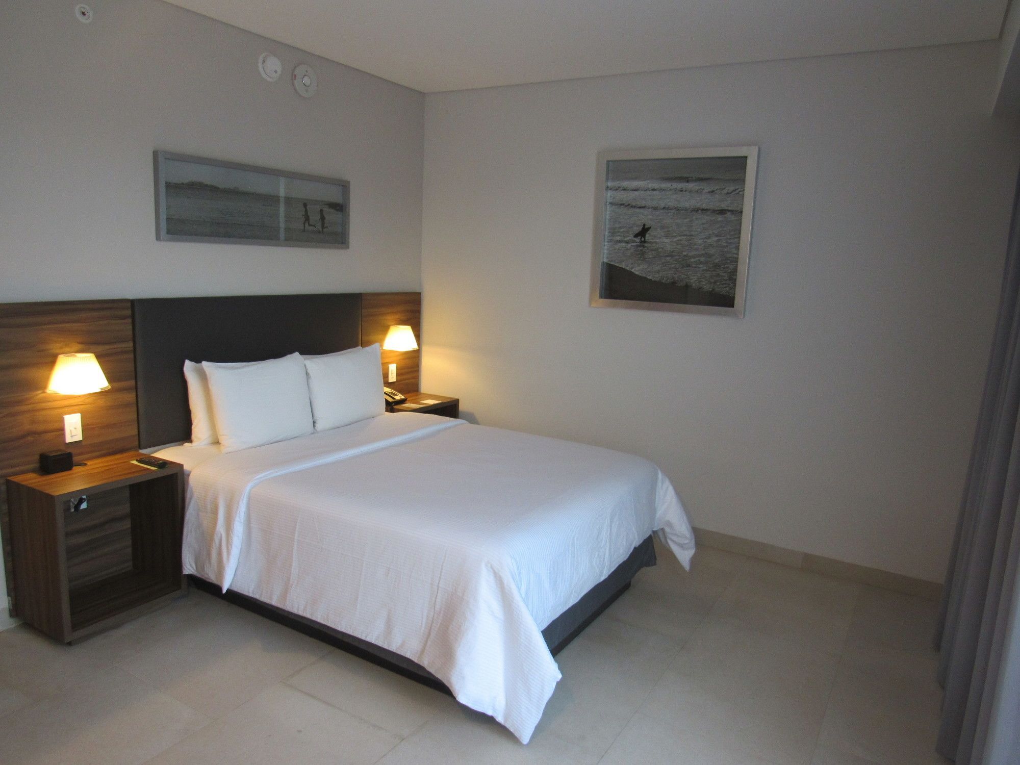 Hampton Inn By Hilton Cancun Cumbres Exterior photo
